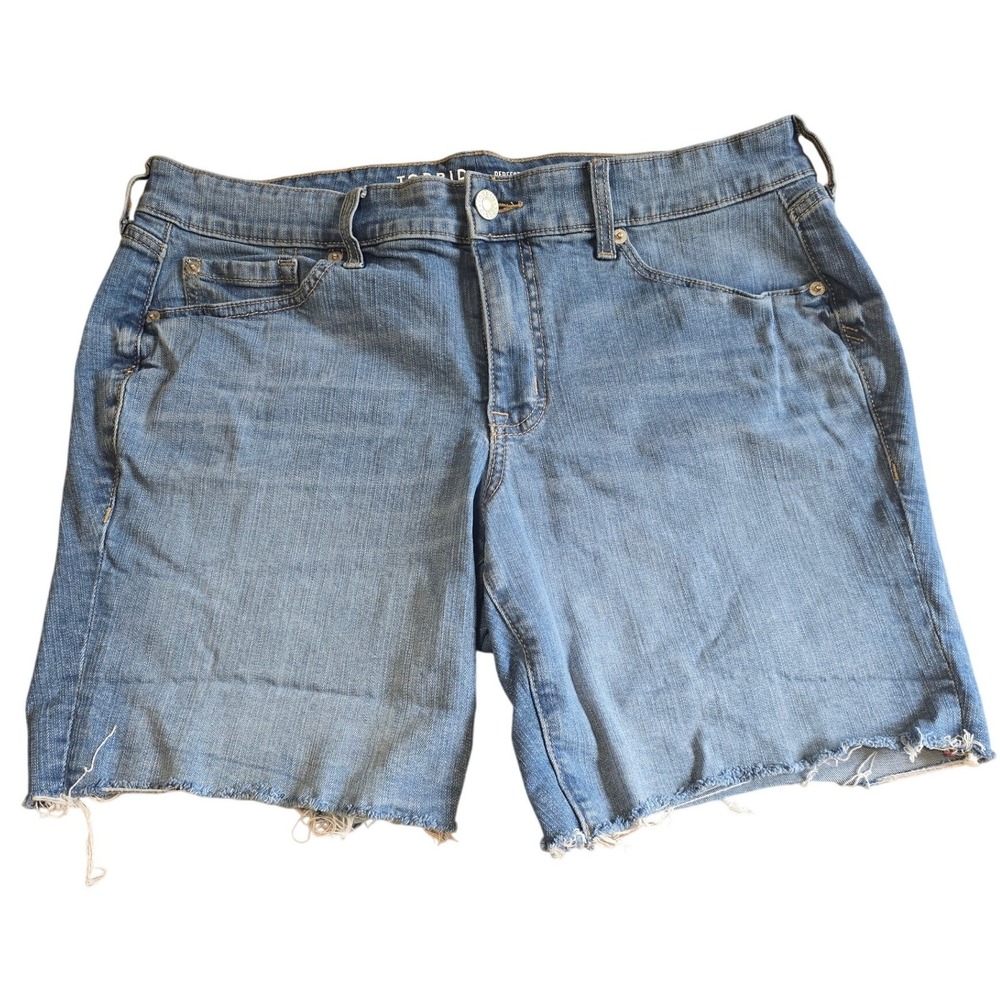 Torrid Perfect 10 Bermuda Shorts Light Wash Raw Hem Vintage Stretch Blue Size 12